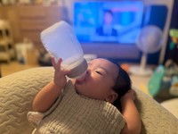 なんて豪快なミルクの飲み方！（めいさん提供）