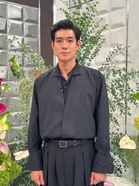 TBS「日曜日の初耳学」に出演した俳優の中島歩さんのオフショット（「Tシャツが乾くまで」公式X@tshirts_tbsから）
