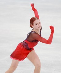 北京オリンピックのフィギュア女子ショートプログラムで演技をするアレクサンドラ・トルソワ