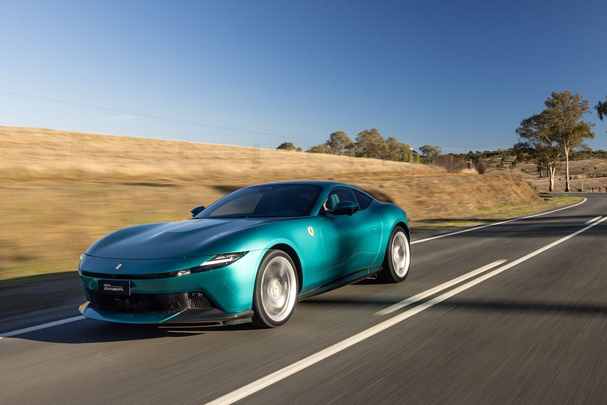 軽量化した装備でも高性能のバリエーション フェラーリの新型車