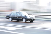 タクシーで急行※この画像はイメージです（Paylessimages/stock.adobe.com）