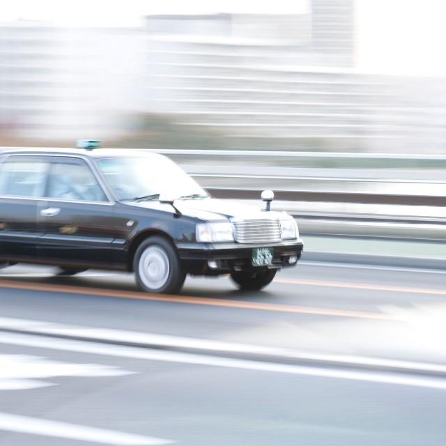 タクシーで急行※この画像はイメージです（Paylessimages/stock.adobe.com）