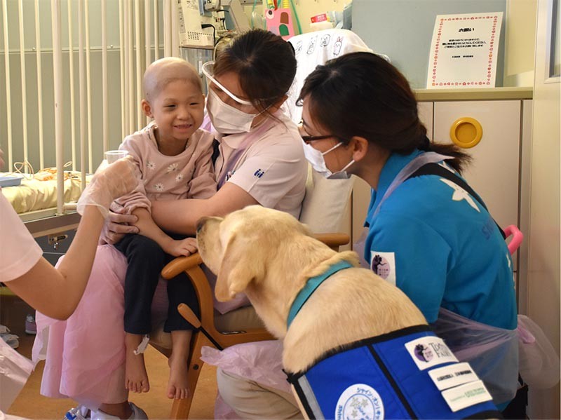 ファシリティドッグがいてくれると、お薬を飲むのもがんばれる