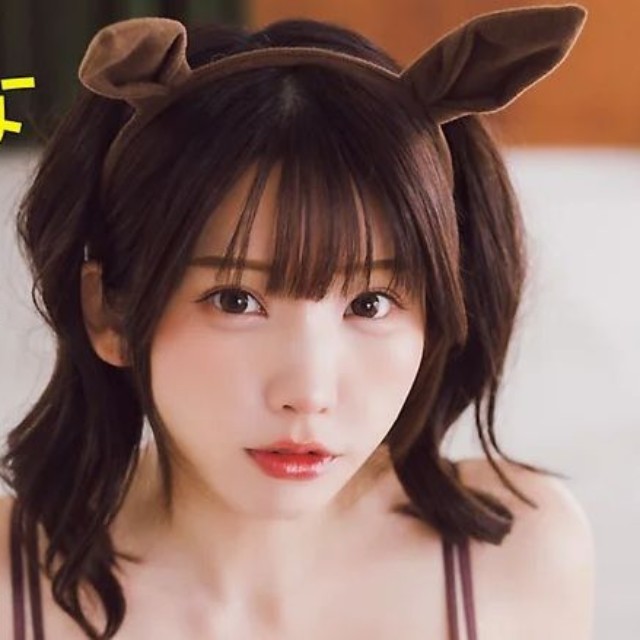 「週刊少年チャンピオン」新年4+5号の表紙＆巻頭グラビアを飾ったえなこⒸ秋田書店ⒸPP Enter Prise inc.Ⓒ藤本和典