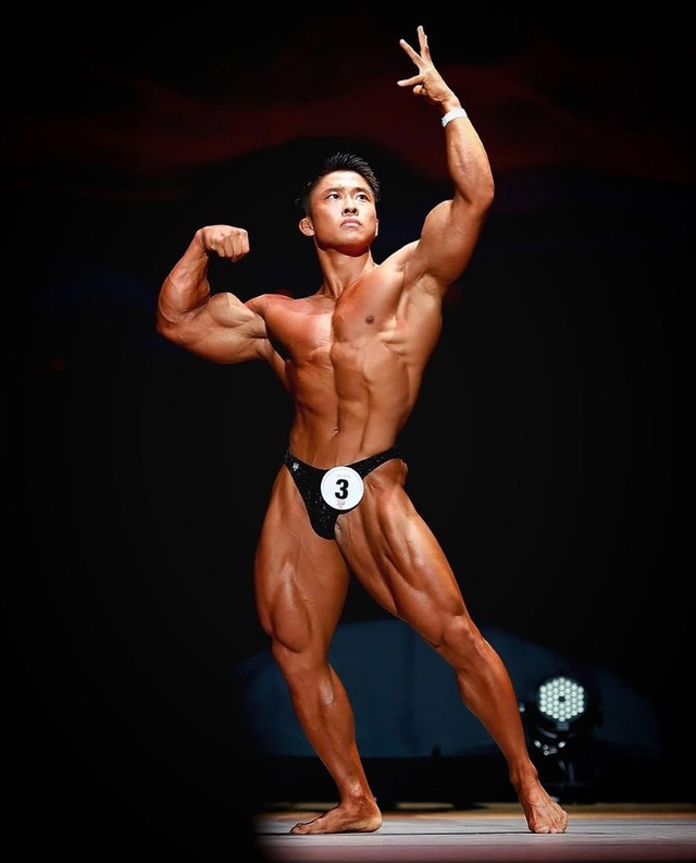 輝かしいボディビル時代（本人提供）