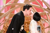 収録中にキス！？（ABCテレビ提供）