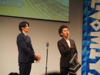 「THE SECOND」で優勝し大阪に凱旋したツートライブ・たかのり（左）と周平魂。周平魂はおなじみの“顔芸”を決める＝大阪・森ノ宮よしもと漫才劇場