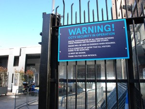 ロンドンのクラブ、まるでIT企業　「安全でクリーン」の背景は