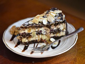 バレンタインにお菓子を作る彼。誰に渡したのかを聞く勇気はない