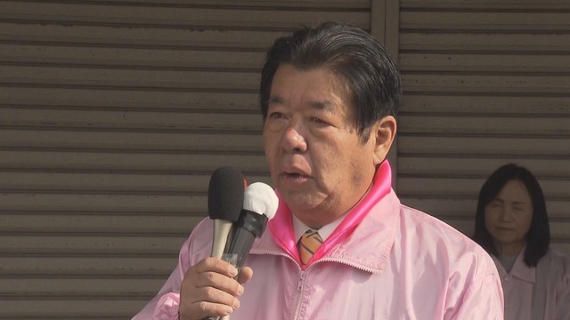 美作市長選　現職の萩原誠司さんが5回目の当選　新人との一騎打ち制す