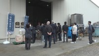 外国人に日本酒の魅力を知って広めてもらおうという酒蔵ツアーが島で開かれる　香川・小豆島