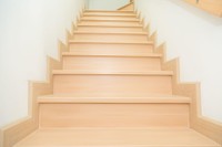 長く急な階段※画像はイメージです（pandaslub23/stock.adobe.com）
