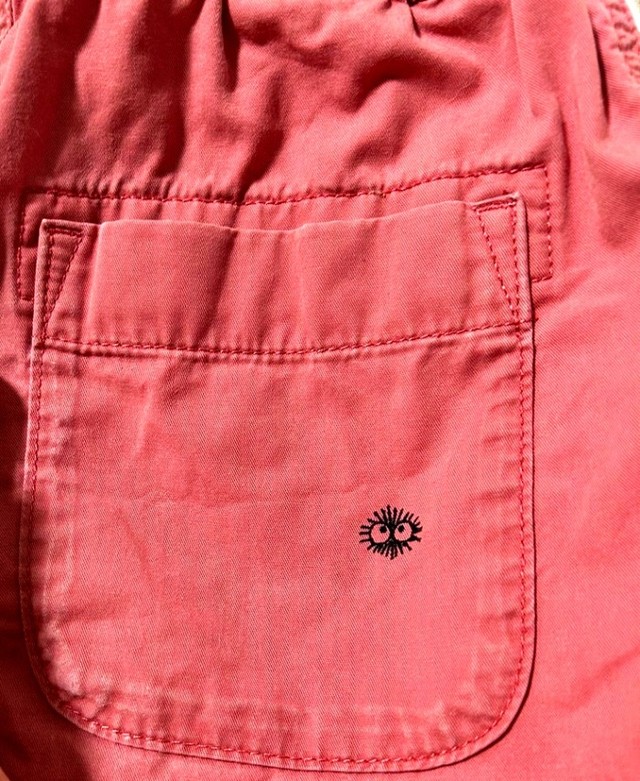 小さなシミが大変身！ アニメ映画「となりのトトロ」などに登場する『まっくろくろすけ』になりました（画像提供：SAKI@DIY工作用さん）