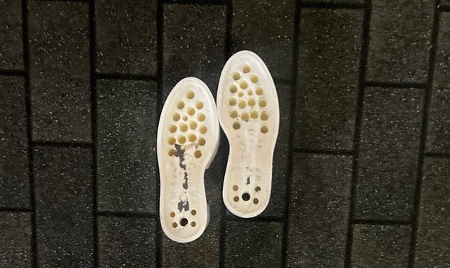 見事に綺麗に外れてしまった靴底／オトメロードさん（@windows9999999）提供