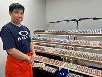 「一番大切なのは木の選定。そこで作品の7割が決まるといっても過言ではないです」と永田さん（筆者撮影）