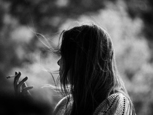 母がタバコを吸う時間は、私が唯一母を独り占めできる時間だった