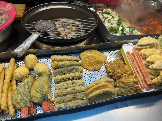 バイト終わりにお腹がすいて韓国屋台を堪能（しゃふさんXより）