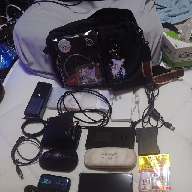 当時カバンの中に入っていたもの／日向れいらさん（@hinata_reira）提供