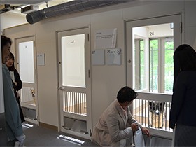 殺処分設備は置かず、譲渡と啓発の拠点へ　動物愛護センター開所