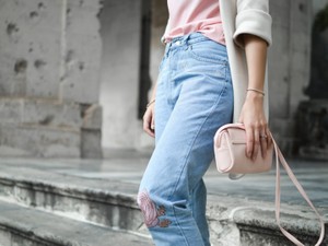 ファッションが好きだけど、親戚に会う時は安いニットを着て「平民である」主張をする