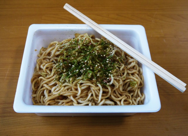 なぜカフェにペヤングを持ち込んでいいと思ったのか…