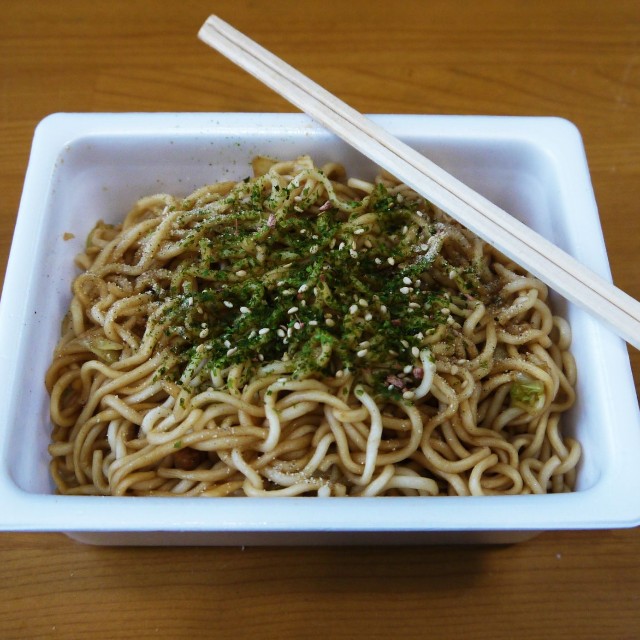 なぜカフェにペヤングを持ち込んでいいと思ったのか…