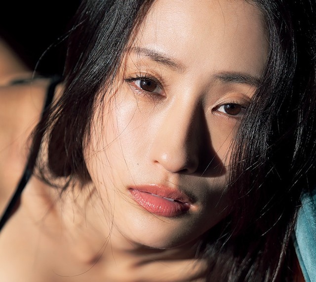 澄田綾乃（撮影／Takeo Dec.　 ヘアメイク／萩村千紗子　スタイリング／菊地文子）