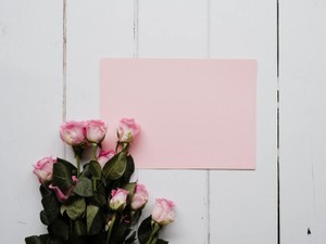 彼の部屋で見つけたピンクの手紙。目に飛び込んだのは、浮気の2文字