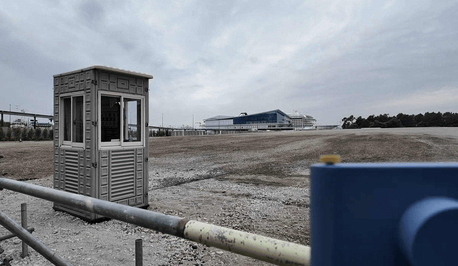 船の科学館はすでに更地になっている