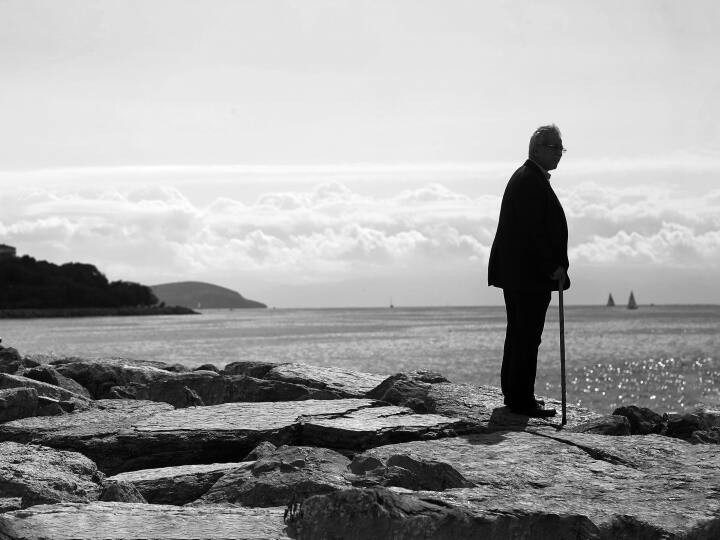 足の悪い父が「ジジイ」と呼ばれた。一度だけ、人を殴りたいと思った かがみよかがみ 足の悪い父が「ジジイ」と呼ばれた。一度だけ、人を殴りたいと思った かがみよかがみ