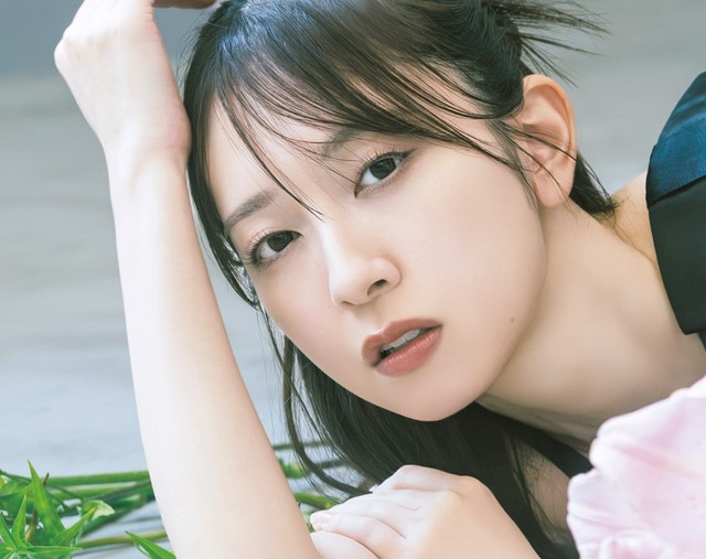 『EX大衆』10月号（双葉社）の表紙＆巻頭を飾った金村美玖（撮影/加藤アラタ・双葉社）