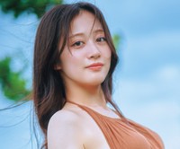 『川上千尋 ファースト写真集 永遠未遂』（徳間書店）セブンネット限定／ 撮影：岡本武志