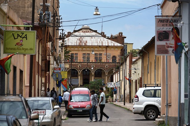 なぜエリトリアはイタリア建築満載なのか? 世界遺産の町を歩い