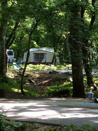 今から10年前の2015年5月、熊が出没した当日の昼間の秋田県内のキャンプ場の様子。後に地元の方から聞いた「熊の生態」が恐ろし過ぎた…（画像提供：すらたまさん）