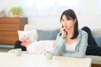 「今の夫との結婚を後悔」したことがある既婚女性は約7割　※画像はイメージです（Yamatatsu/stock.adobe.com）