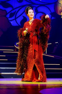 新歌舞伎座「坂本冬美特別公演」（撮影：河上良）