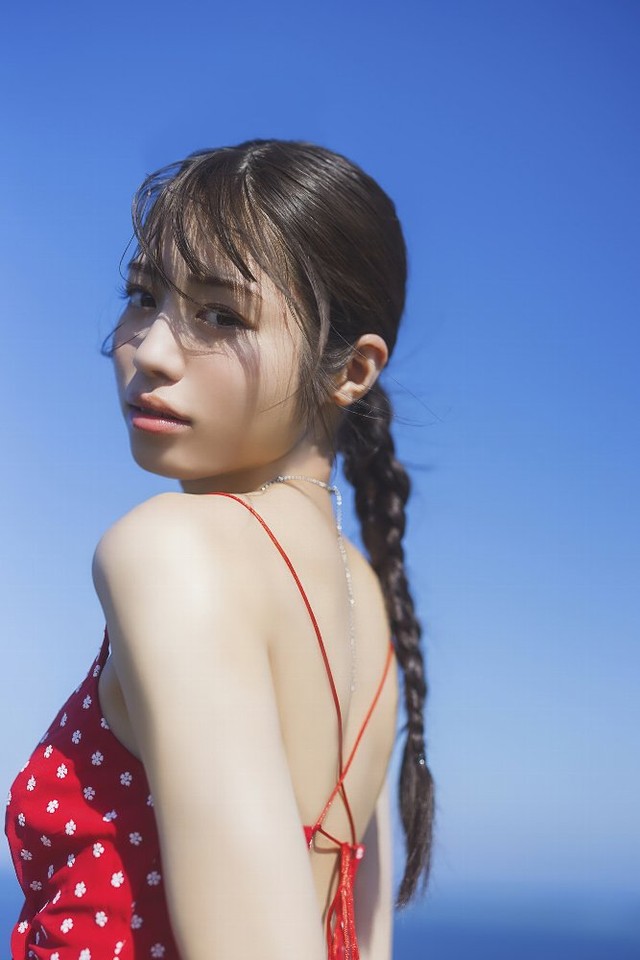 浅原凜 1st写真集「凜」（扶桑社）より＝撮影：藤本和典