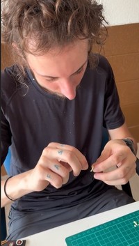 「さぶろうべい」(石川県かほく市）の「とり白菜鍋」を作るコンタンさん（提供：金沢美味しい作家さん）