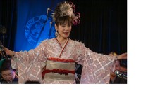 大胆にアレンジされたピンク・レディーのヒット曲を熱唱する未唯ｍｉｅ＝東京・目黒のブルース・アレイ・ジャパン（撮影・TSUYOSHI NISHIYAMA）