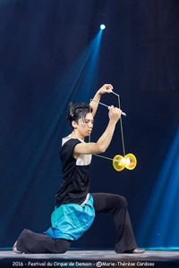 「コンテスト・シルク・ドゥ・ドゥマン」で熱演する深河晃さん