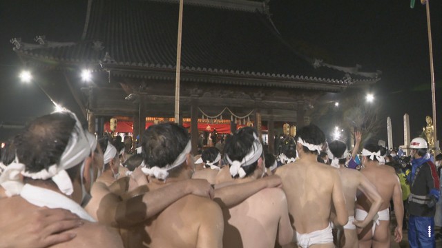 「はだか祭り」西大寺会陽　3年ぶり裸の男が練り歩く　約2万人の観客がつめかける　岡山