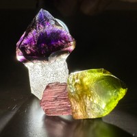 話題になった「食べられる鉱物」は「アメシスト」（奥）をイメージして作ったのだそう（画像提供：古田 @ トルマリン狂さん）