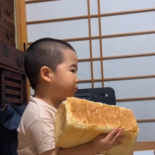 あれ…食べることができたのは端っこのほんの少し…（提供：＠babyzo_osaruさん）