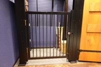 「錆びた音」を出すため中古で譲り受けた扉