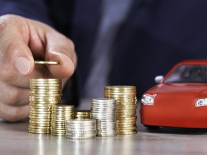 車の相続は何から始める？ローンがあるときの対処や必要書類、名義変更、相続税について解説