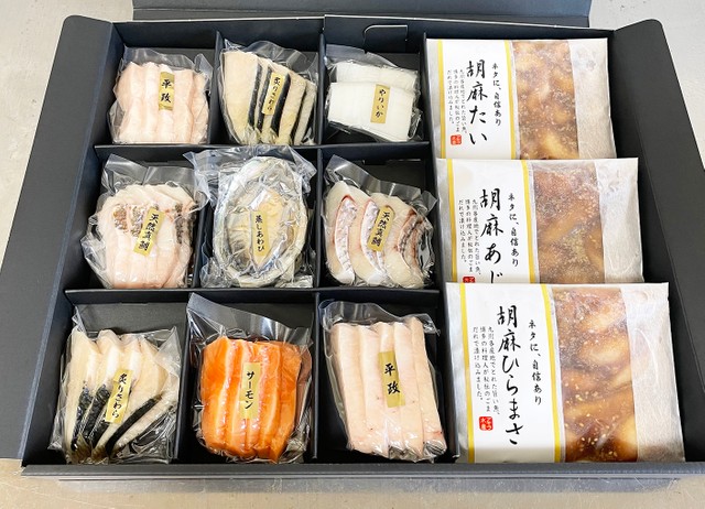 オーダーした「博多幸盛り」（12食入り・税込7560円）