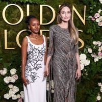 アンジェリーナ・ジョリー（右）と娘のザハラ