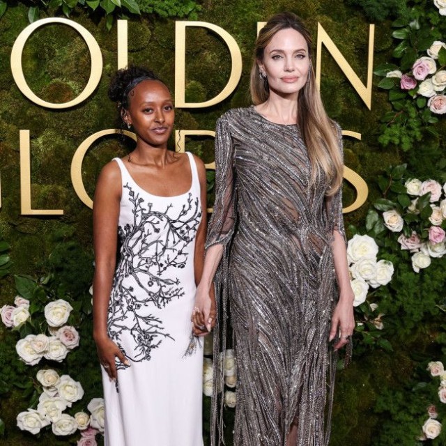 アンジェリーナ・ジョリー（右）と娘のザハラ