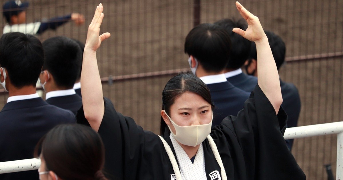 応援 - 同志社大応援団・各務理紗、初の女団長が113年の伝統を胸に