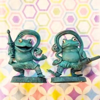 カラスが咥えていった荷物は、バンダイから発売されているガシャポン『カエルの金剛力士像』だったそう。こちらは、cumicumipipapipaさんが再度リベンジで手に入れたもの（画像提供：cumicumipipapipaさん）